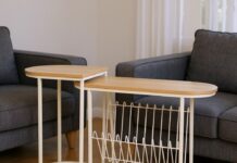 La table d’appoint en métal noir et bois qui fait du haut de gamme à moindre coût