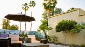 Come costruire un patio: una guida per il proprietario di casa ai materiali e all’installazione