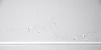 Por qué su pared de bricolaje se ve peor que la de los profesionales: la trampa de iluminación