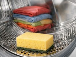 Cómo una esponja de 1 euro conserva los colores de la ropa en tu lavadora